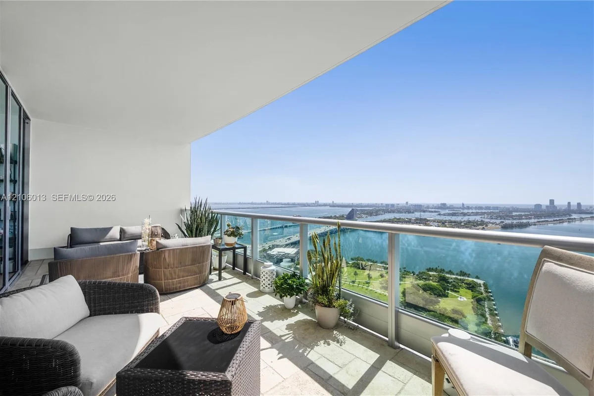 900 Biscayne Blvd #4205, Miami: photo 1 of 35