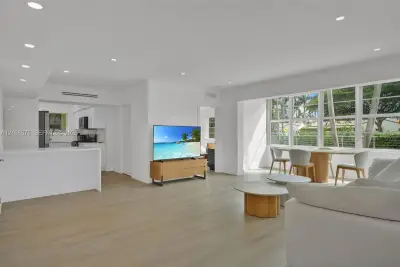 4800 Pine Tree Dr #101, Miami Beach: photo 1 of 25
