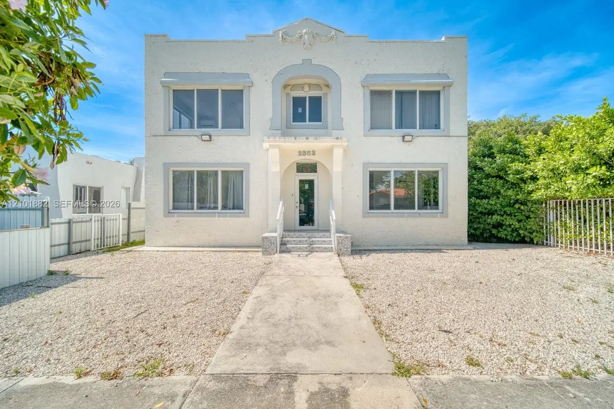 2352 SW 5th St #1, Miami: photo 1 of 13