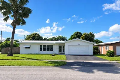 3700 NW 25th St, Lauderdale Lakes: photo 1 of 16