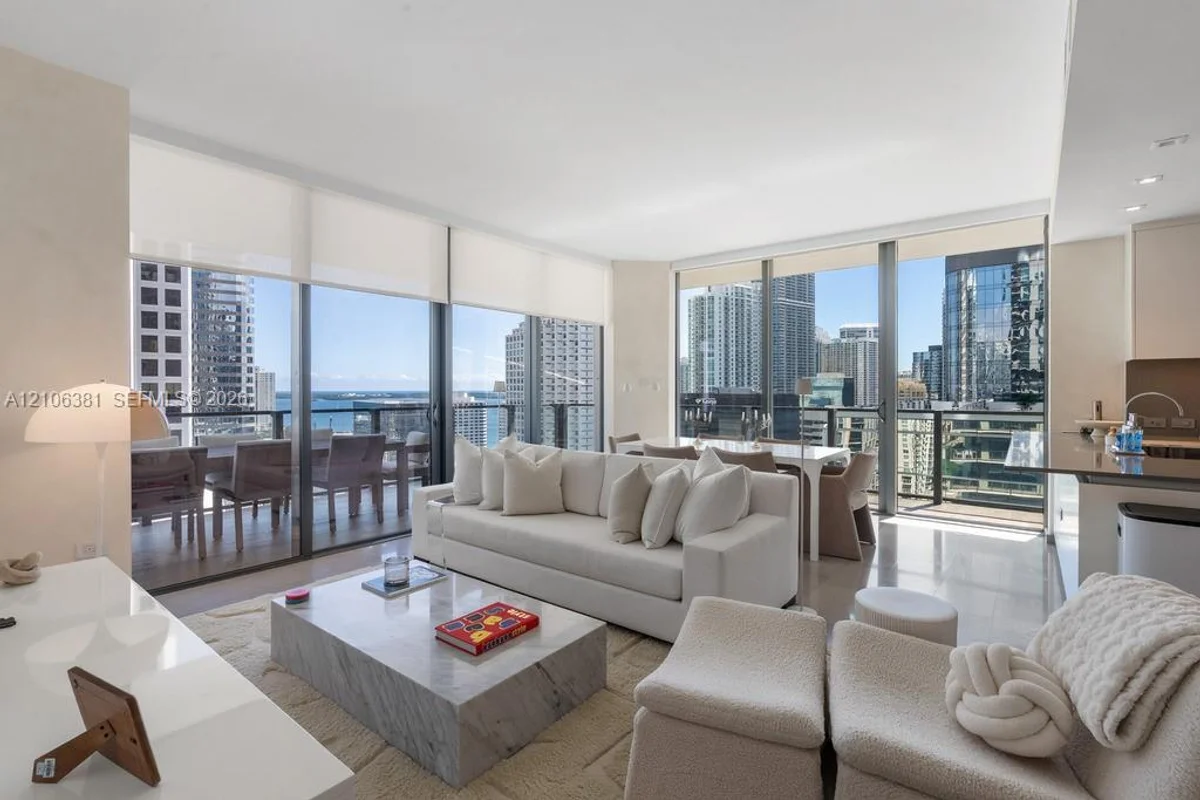 68 SE 6th St #1701, Miami: photo 1 of 17
