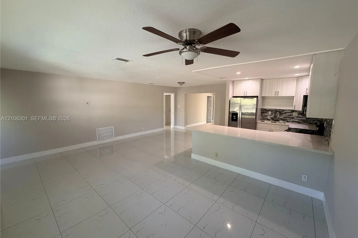 7420 NW 16th St, Plantation: photo 1 of 17