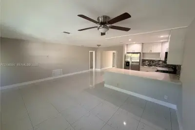 7420 NW 16th St, Plantation: photo 1 of 17