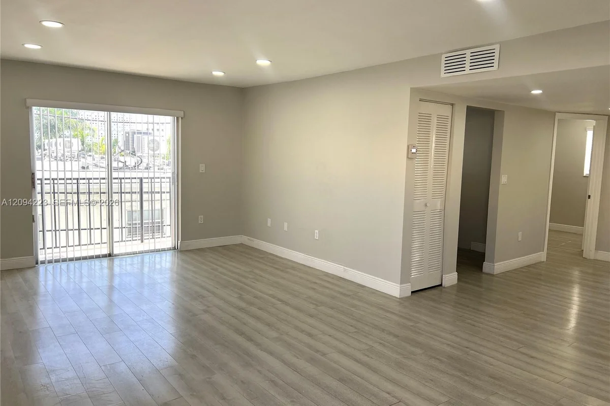 1605 Pennsylvania Ave #304, Miami Beach: photo 1 of 17