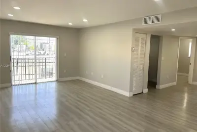 1605 Pennsylvania Ave #304, Miami Beach: photo 1 of 17