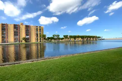 4709 NW 7th St #109-9, Miami: photo 1 of 27
