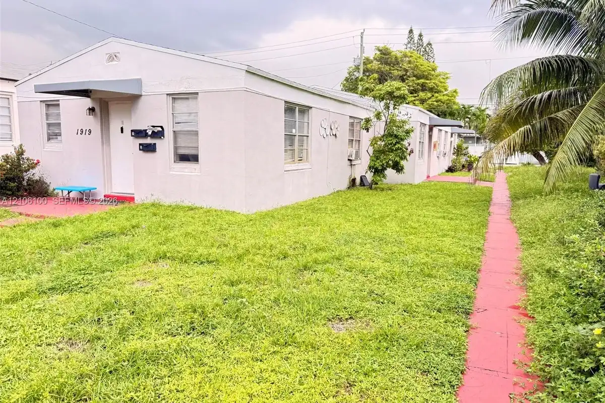 1919 Buchanan St #2, Hollywood: photo 1 of 7