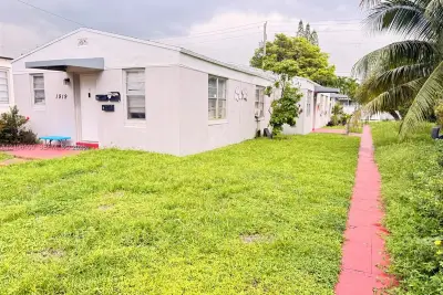 1919 Buchanan St #2, Hollywood: photo 1 of 7