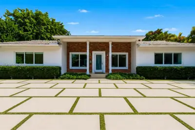 530 Sabal Palm Rd, Miami: photo 1 of 81