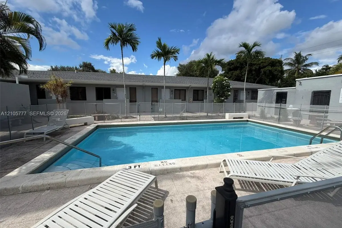 3475 SW 1st Ave #6, Miami: photo 1 of 14