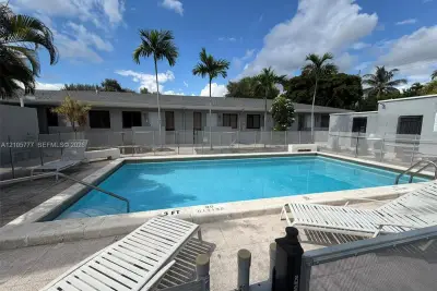 3475 SW 1st Ave #6, Miami: photo 1 of 14