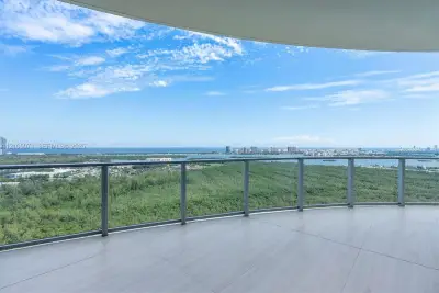 2411 Laguna Cir #3001, Miami: photo 1 of 16