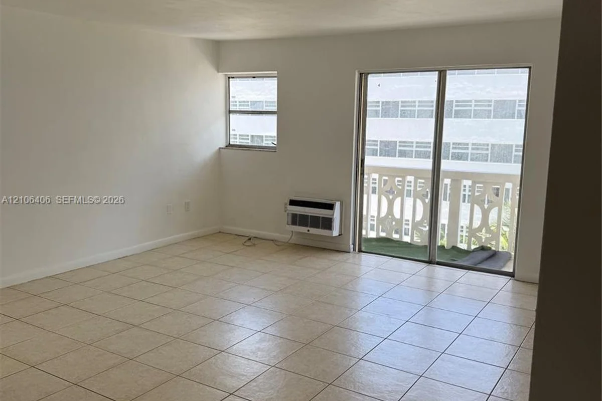 3100 Collins Ave #702, Miami Beach: photo 1 of 5
