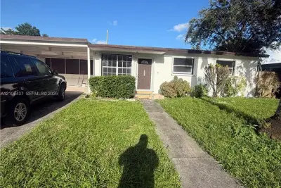 4657 SW 33rd Dr, West Park: photo 1 of 3