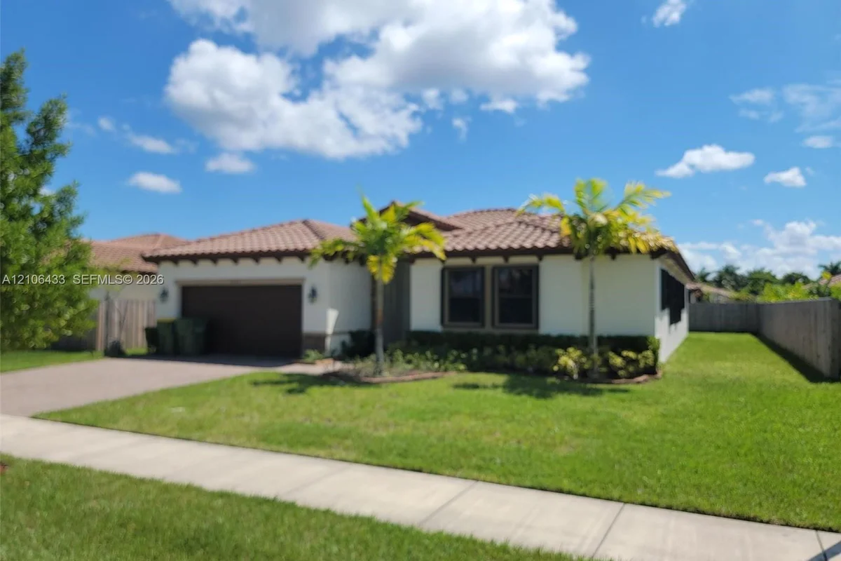 2562 SE 2nd St, Homestead: photo 1 of 6