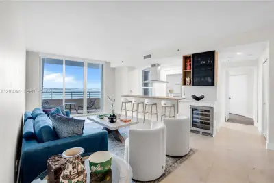 808 Brickell Key Dr #1006, Miami: photo 1 of 42