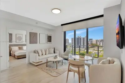 580 72nd St #808, Miami Beach: photo 1 of 49
