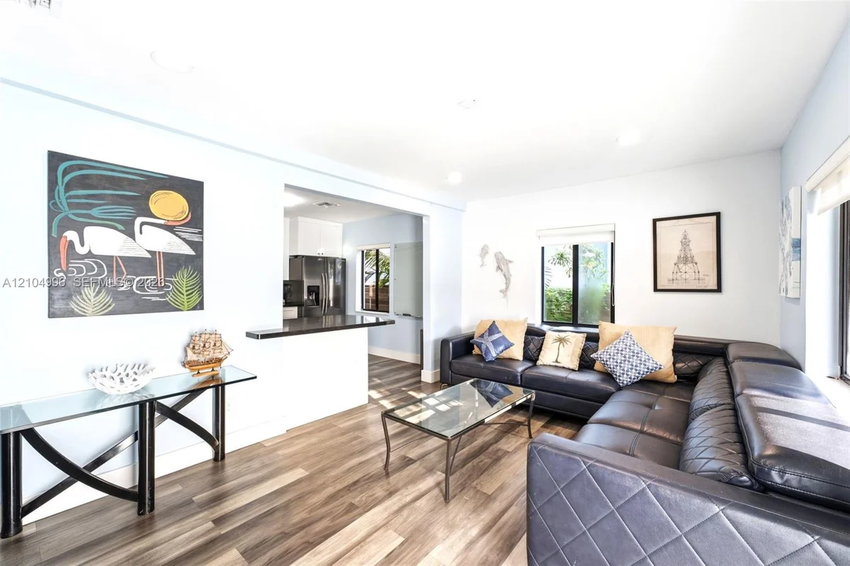 3134 Carter St #1, Miami: photo 1 of 16