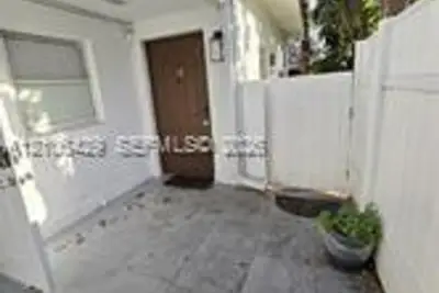 5712 Hollywood Blvd #3, Hollywood: photo 1 of 12