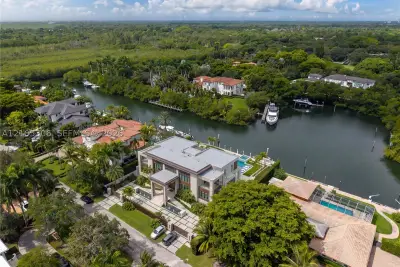 9340 Balada St, Coral Gables: photo 1 of 15