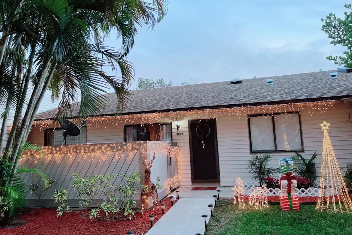 9806 NW 37th St, Sunrise: photo 1 of 12