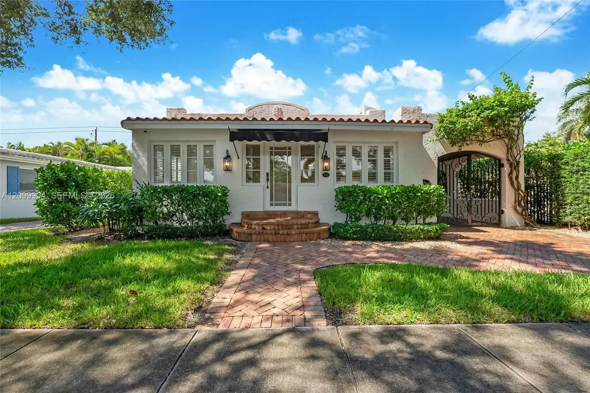 910 Santiago St, Coral Gables: photo 1 of 25