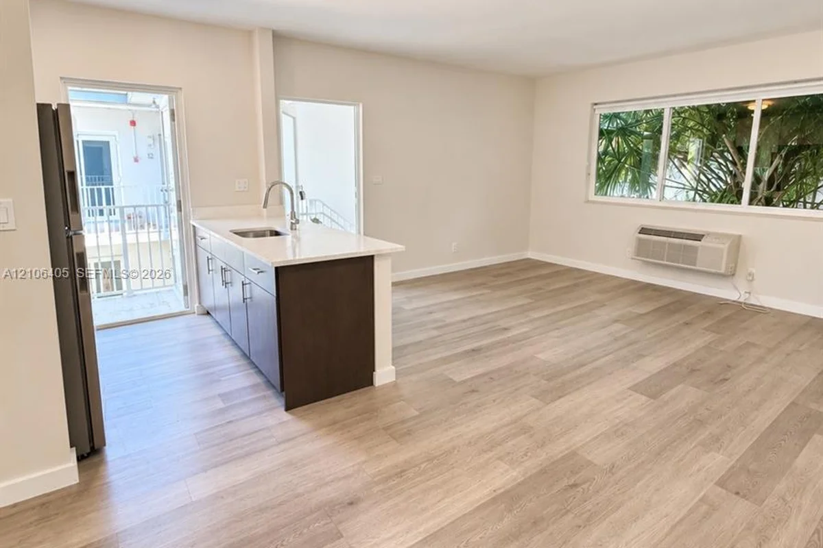 1525 Michigan Ave #12, Miami Beach: photo 1 of 12