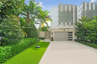 724 N Lake Ave N, Delray Beach: photo 1 of 46