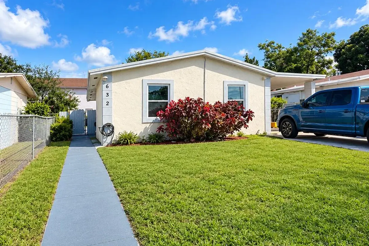 632 W 5th St, Riviera Beach: photo 1 of 5