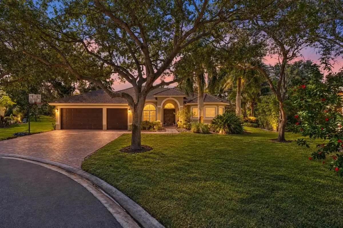 6717 NW 107th Way, Parkland: photo 1 of 38