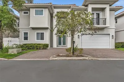 3539 Forest View Cir, Dania Beach: photo 1 of 55