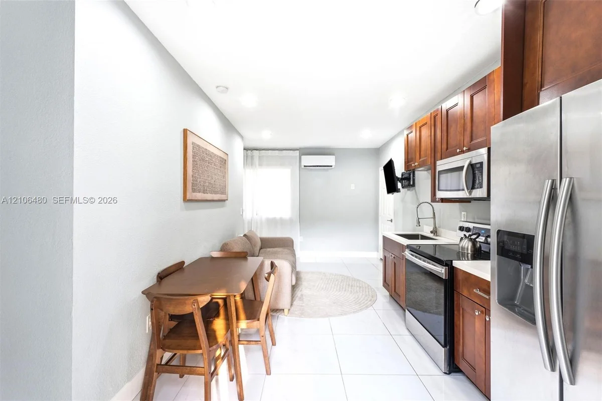 3134 Carter St #2, Miami: photo 1 of 9