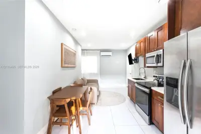 3134 Carter St #2, Miami: photo 1 of 9