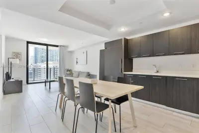 45 SW 9th St #1005, Miami: photo 1 of 12