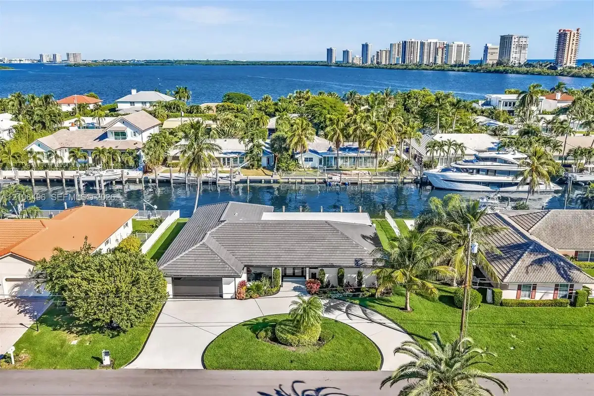1170 Fairview Ln, Riviera Beach: photo 1 of 101