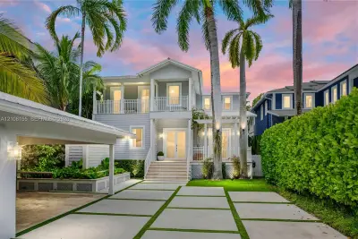 745 NE 77th St, Miami: photo 1 of 46