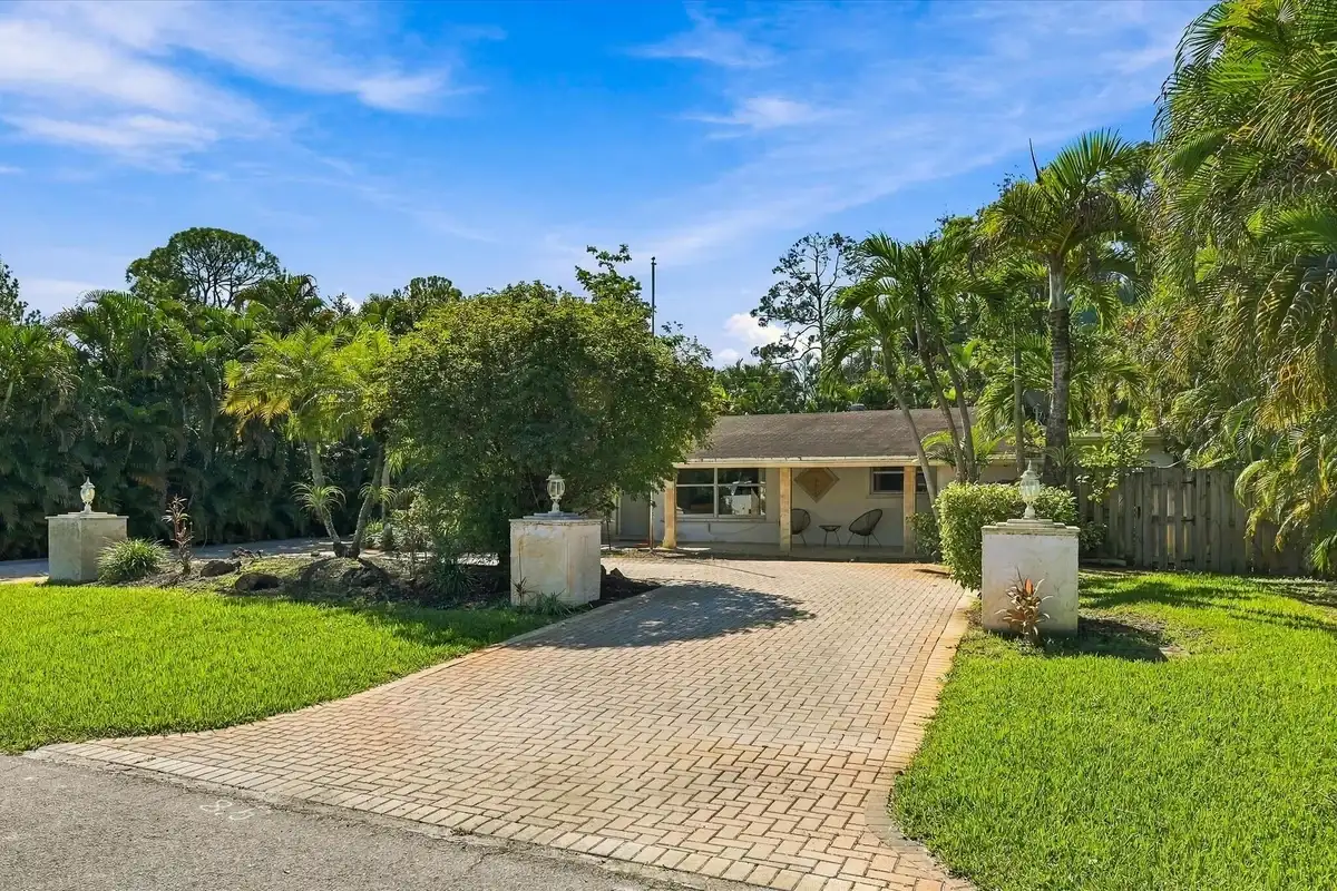 5660 Lee Dr, West Palm Beach: photo 1 of 42