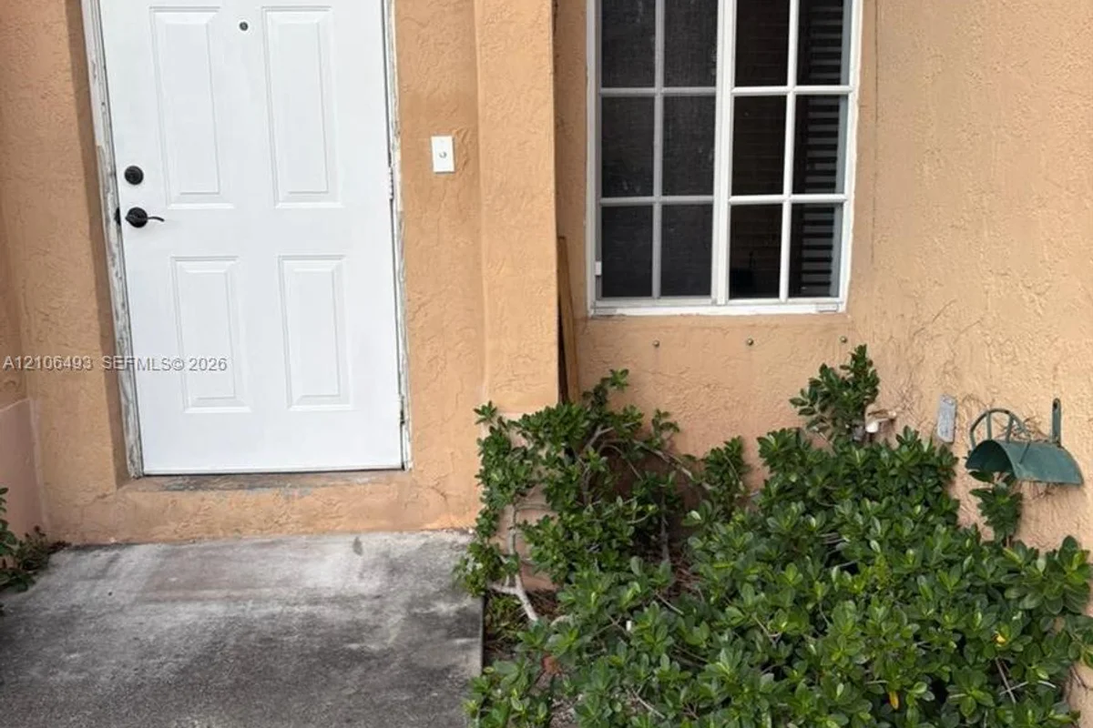 117 SE 3rd Ave #7, Hallandale Beach: photo 1 of 9