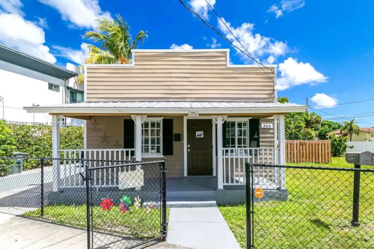 406 Foster Rd, Hallandale Beach: photo 1 of 6