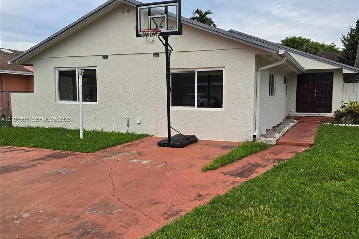 3459 SW 113th Ct, Miami: photo 1 of 17