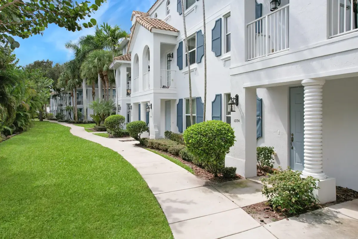1374 Piazza Pitti, Boynton Beach: photo 1 of 30
