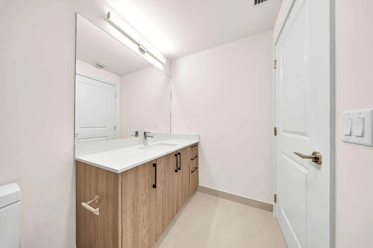 4301 NW 7th St, Miami: photo 1 of 21