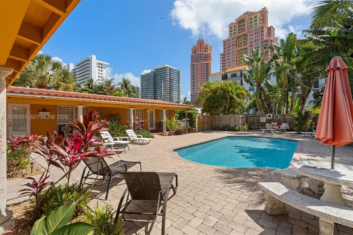 2033 NE 33rd Ave #3, Fort Lauderdale: photo 1 of 29