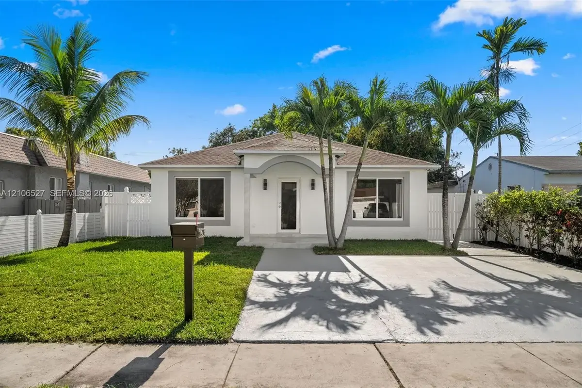 253 SW 4th St #1, Dania Beach: photo 1 of 25