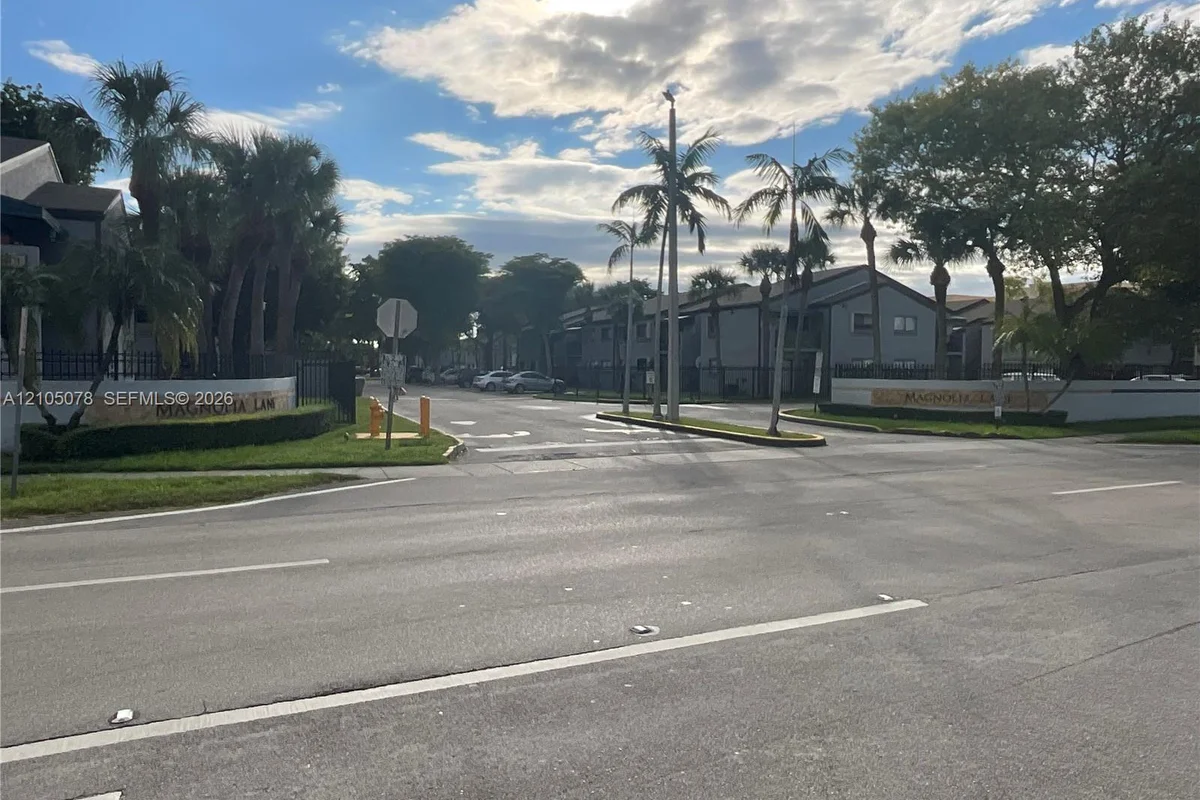 7425 SW 152nd Ave #11-207, Miami: photo 1 of 5