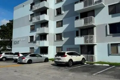 8261 NW 8th St #239, Miami: photo 1 of 12