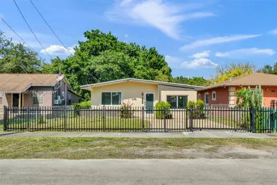 1359 NW 75th Ter, Miami: photo 1 of 44