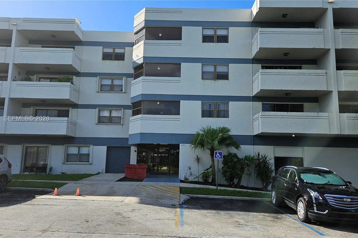 1891 N 61st Ave #B104, Hollywood: photo 1 of 13