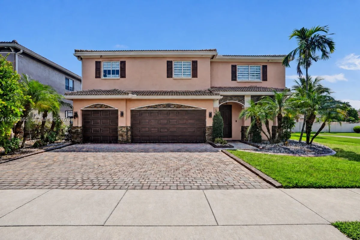 1292 NW 205th St, Miami Gardens: photo 1 of 71