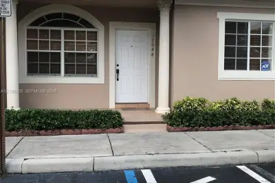 17044 SW 137th Ct, Miami: photo 1 of 41
